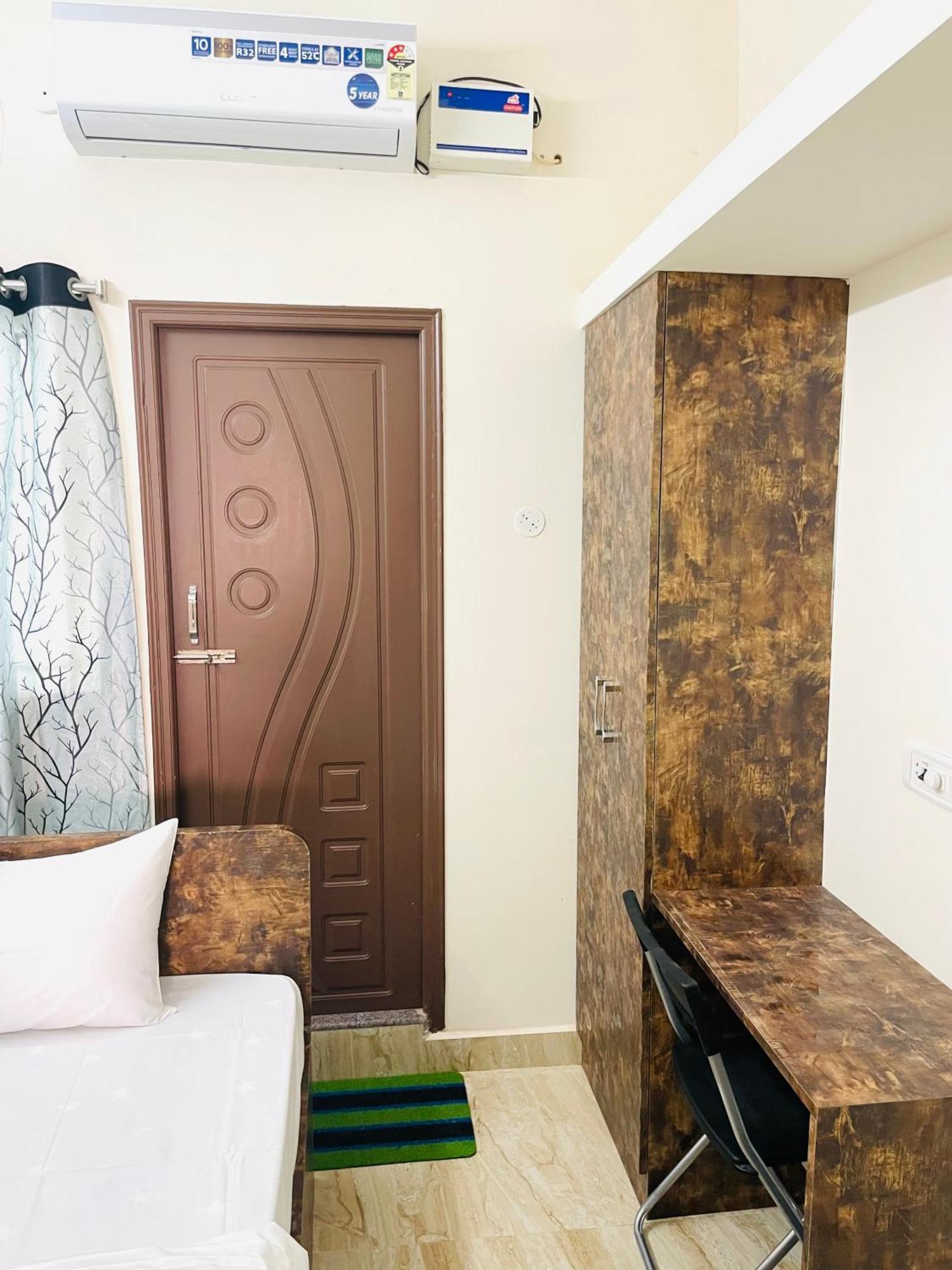 Pearl Stays, Tirupati - Very Convenient For The People Coming From Bangalore And Chennai - You Can Skip City Traffic While Reaching Any Temple In Tirupati - Covered Parking - 24Hrs Front Desk And Hot Water - Free Wifi - Flexible Checkin-In Check-Out מראה חיצוני תמונה