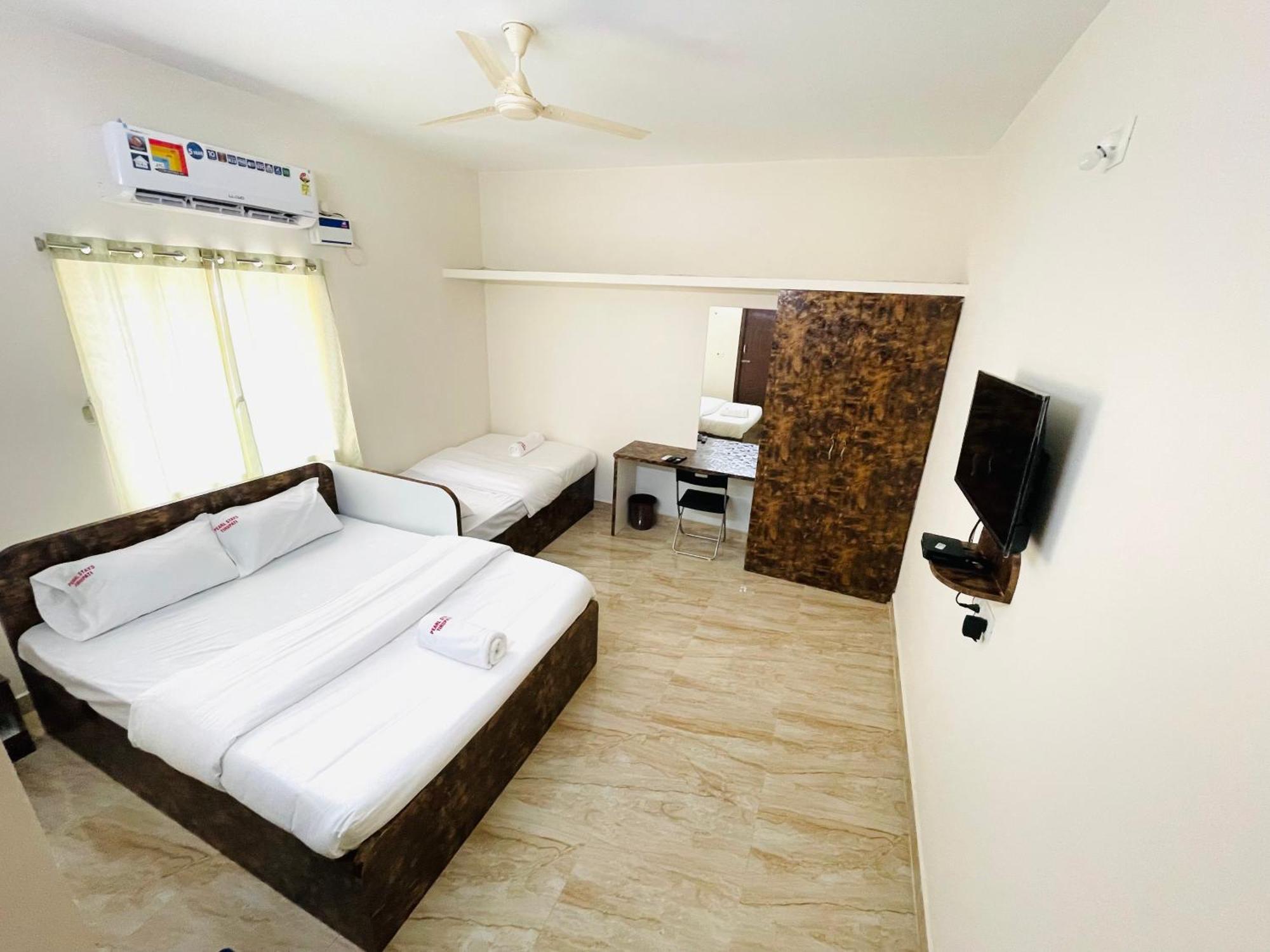 Pearl Stays, Tirupati - Very Convenient For The People Coming From Bangalore And Chennai - You Can Skip City Traffic While Reaching Any Temple In Tirupati - Covered Parking - 24Hrs Front Desk And Hot Water - Free Wifi - Flexible Checkin-In Check-Out מראה חיצוני תמונה